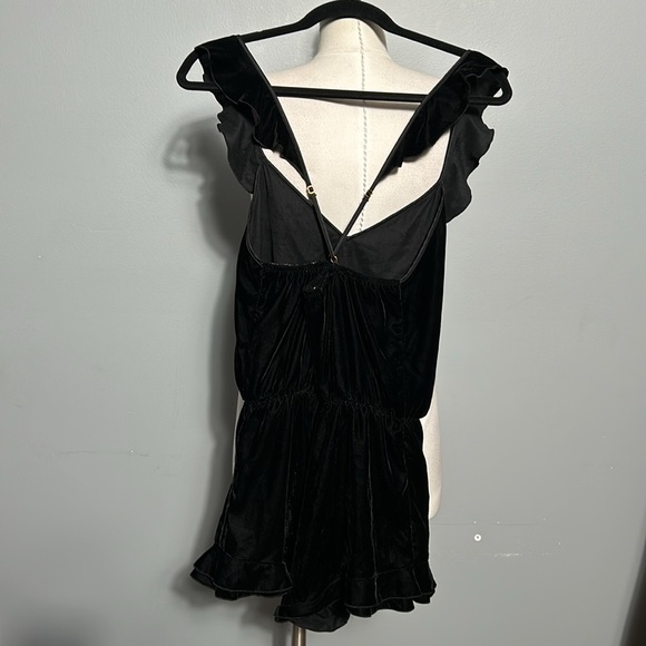 Victoria’s Secret black velour velvet romper size small - Picture 8 of 10